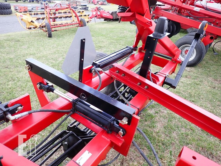 2020-case-ih-crumbler-110-image-6