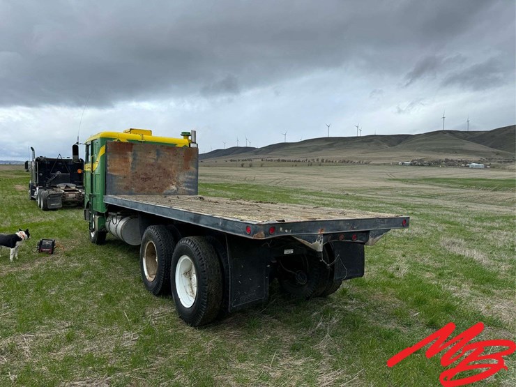 peterbilt-362-image-4