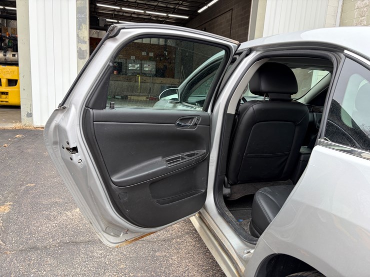 #1021-•-2014-chevy-impala-ltz-limited-(eau-claire,-wi)-(has-wi-title)-image-26