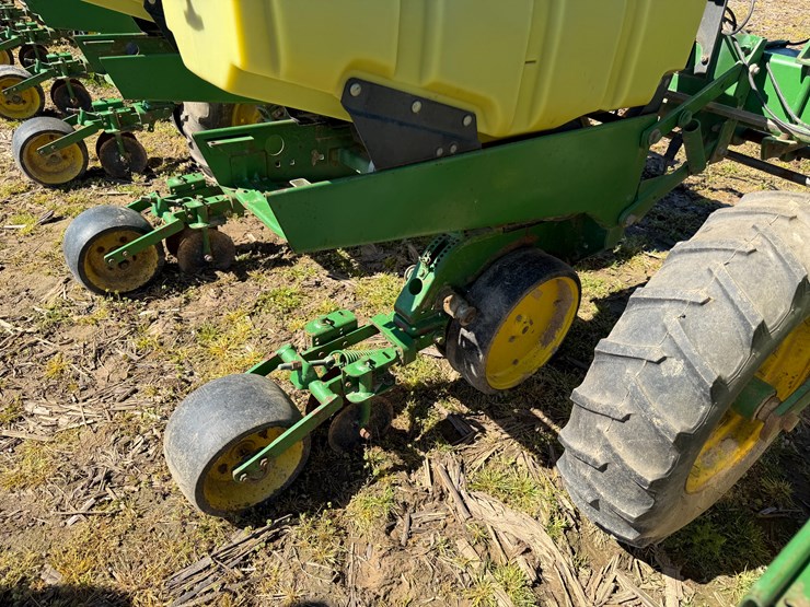 john-deere-7300-image-42