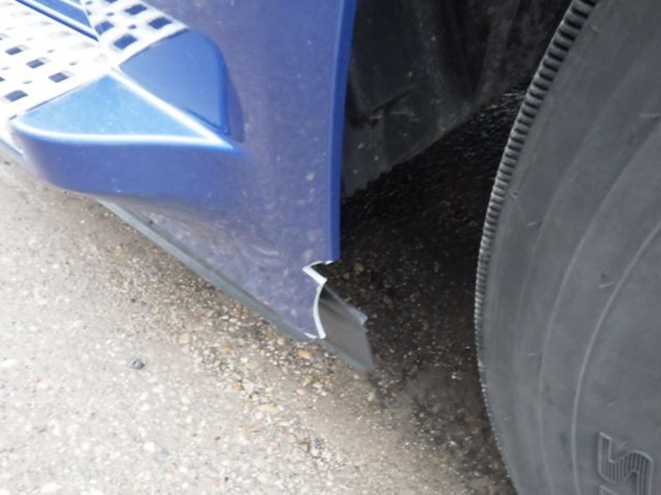 2019-volvo-vnl300-image-6