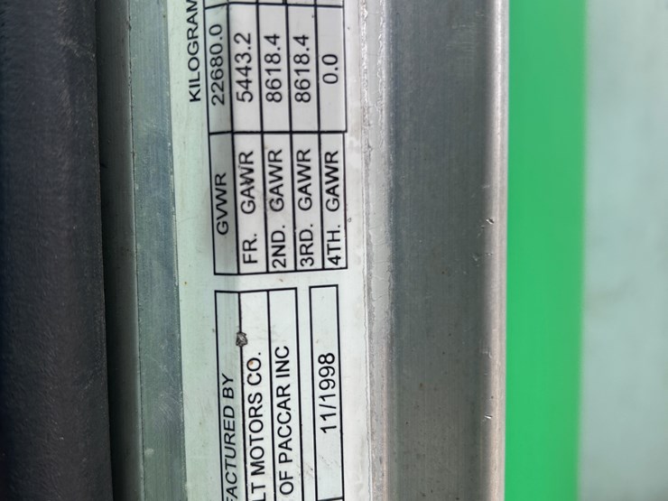 1999-peterbilt-379-image-74