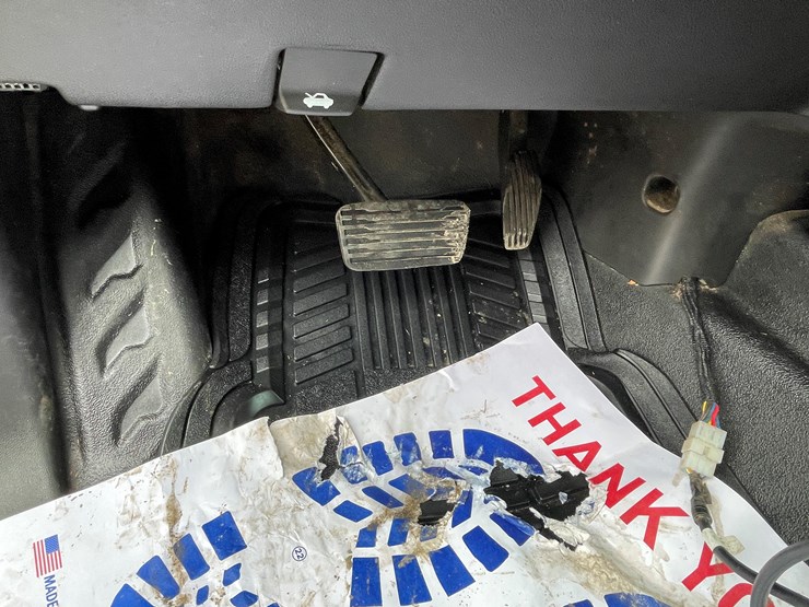 2020-chevrolet-2500hd-image-30