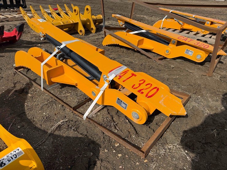 caterpillar-320-image-3