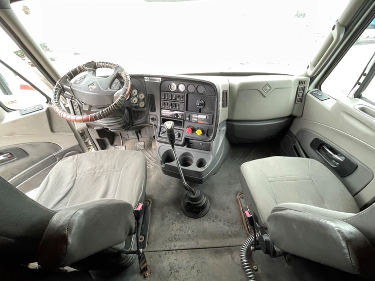 2016-international-prostar-image-43