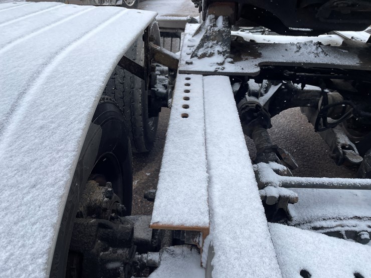 2019-peterbilt-579-image-14