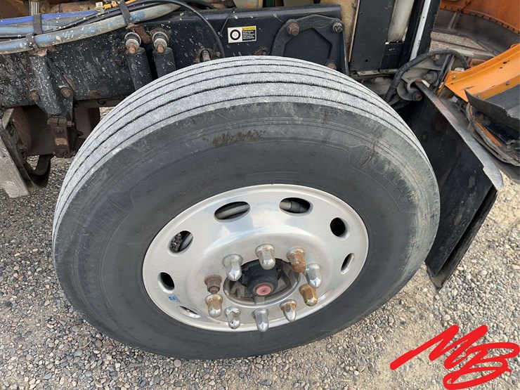 2004-peterbilt-379-image-27