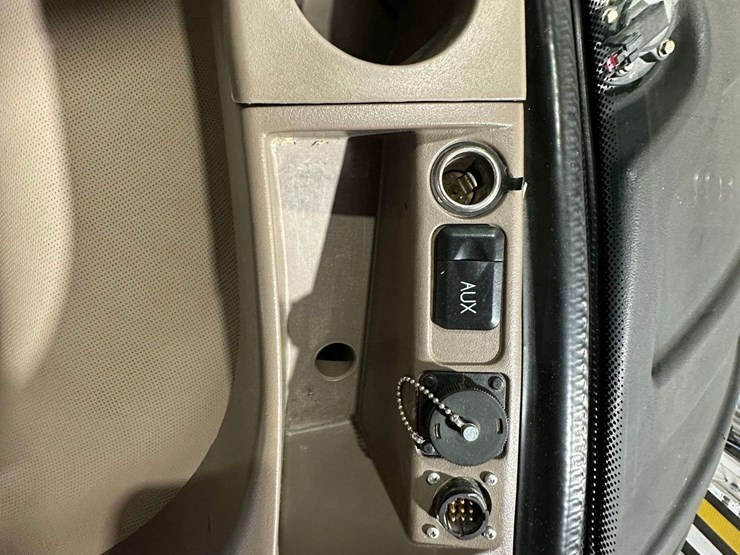 2012-john-deere-9560-image-48