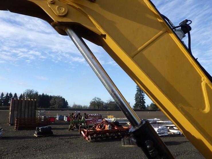 caterpillar-305.5-image-19