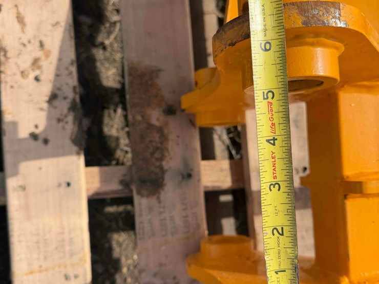 caterpillar-303-image-13