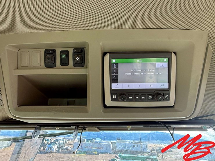 2020-john-deere-8r-250-image-25