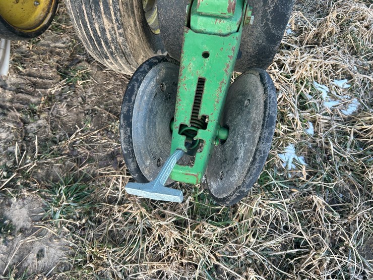 john-deere-12-image-27