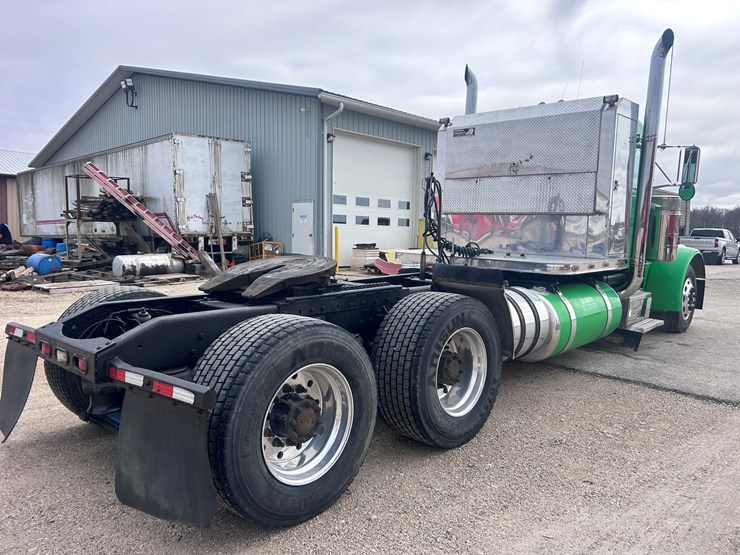 1999-peterbilt-379-image-5