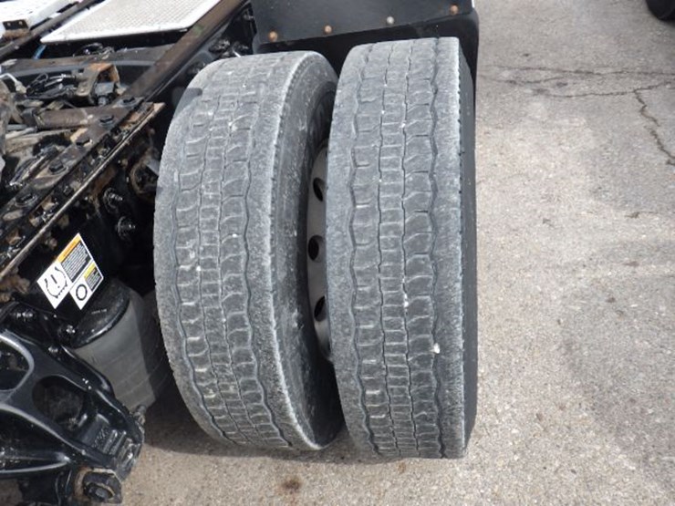 2022-kenworth-t680-image-9