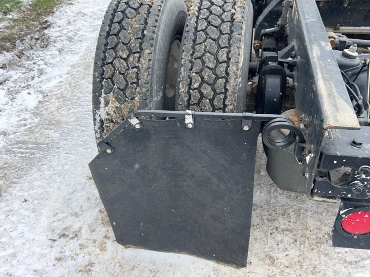 2017-kenworth-t680-image-37