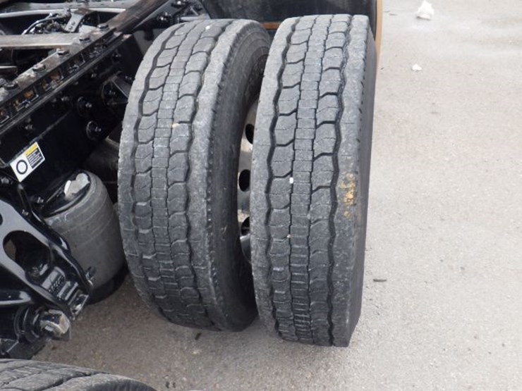 2022-kenworth-t680-image-8