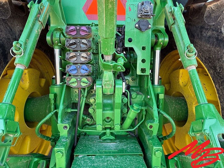 2021-john-deere-8r-370-image-15
