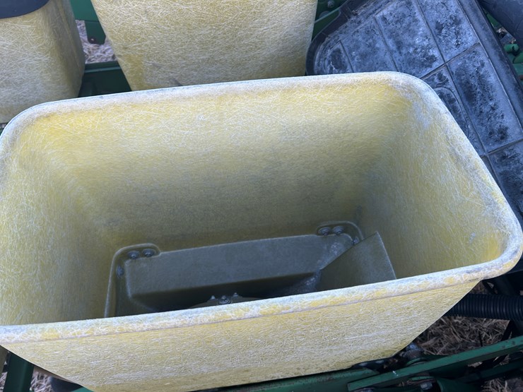 john-deere-12-image-11