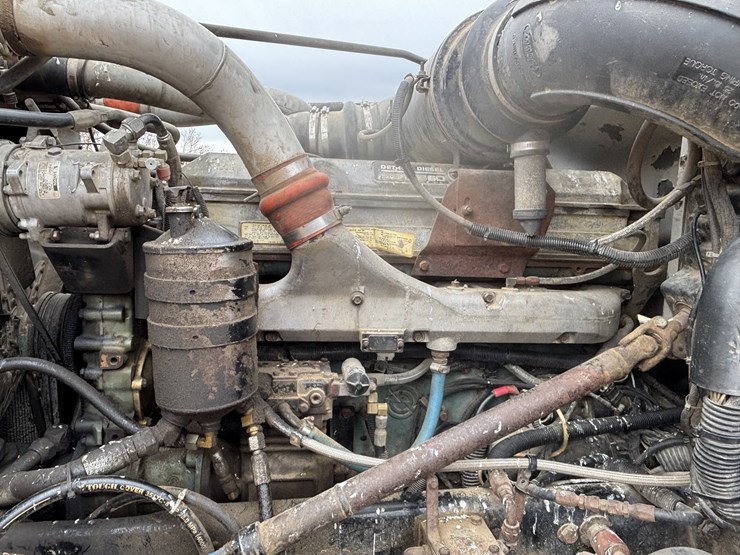 #1077-•-1996-international-silage-truck-(nelson,-wi)-(has-wi-title)-image-7