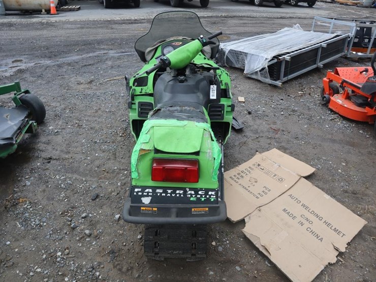 articcat-zr700-snowmobile-image-7