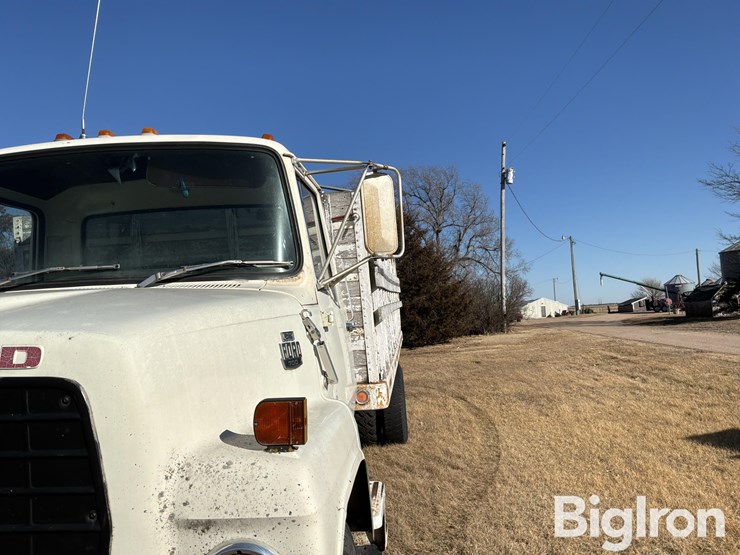 1979-ford-700-image-10