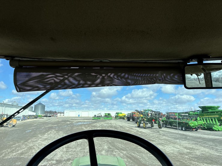 2004-john-deere-8320-image-47