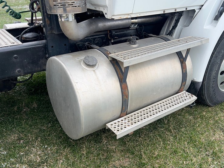 2005-international-8600-image-18