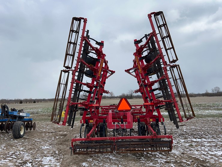 28.5'-sunflower-5035-field-cultivator-image-22