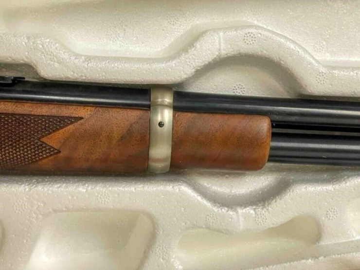 john-wayne-commemorative-winchester-rifle-image-6