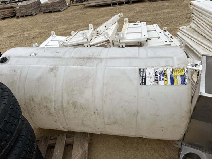 #31-•-200-gallon-round-poly-tank-image-1