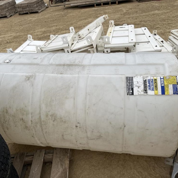 #31 • 200 GALLON ROUND POLY TANK