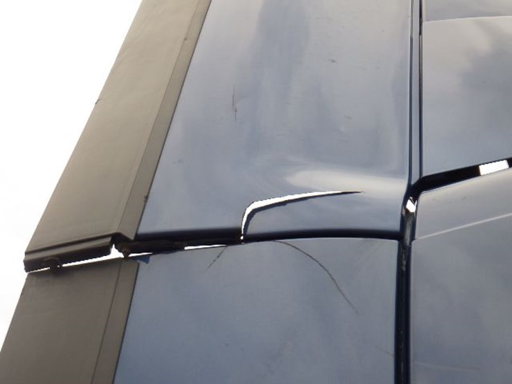 2018-volvo-vnl300-image-7