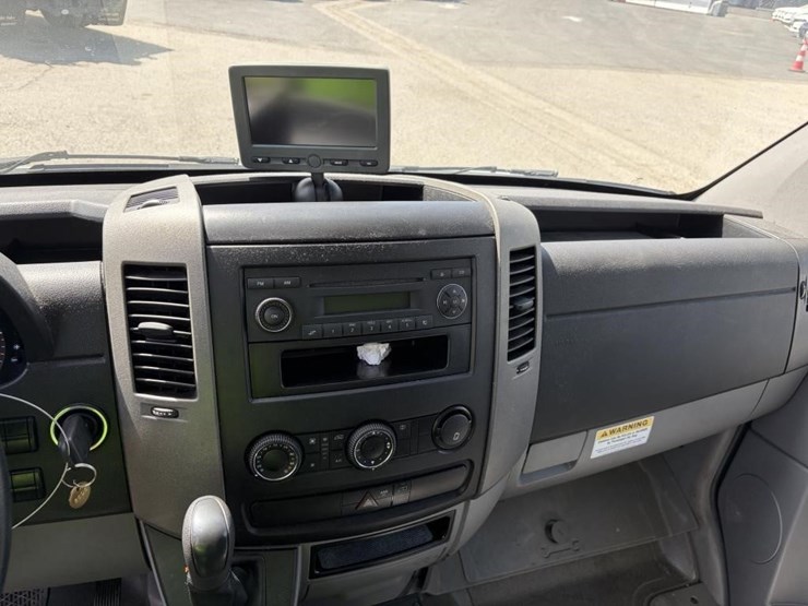 2011-utility-van-image-17