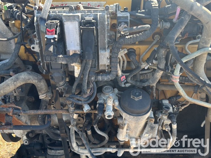 caterpillar-12-image-12