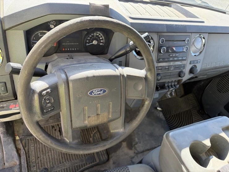 2012-ford-f550-xlt-image-12