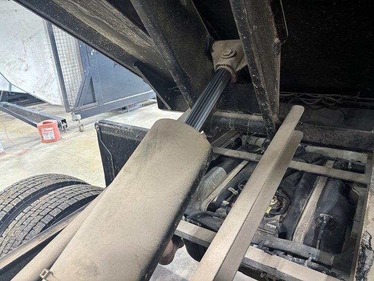 2022-ford-f550-sd-image-71