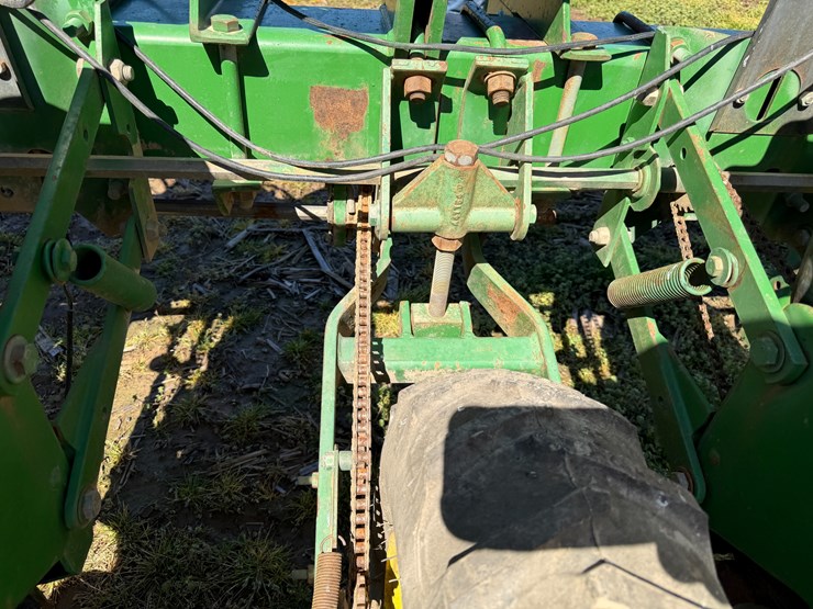 john-deere-7300-image-15