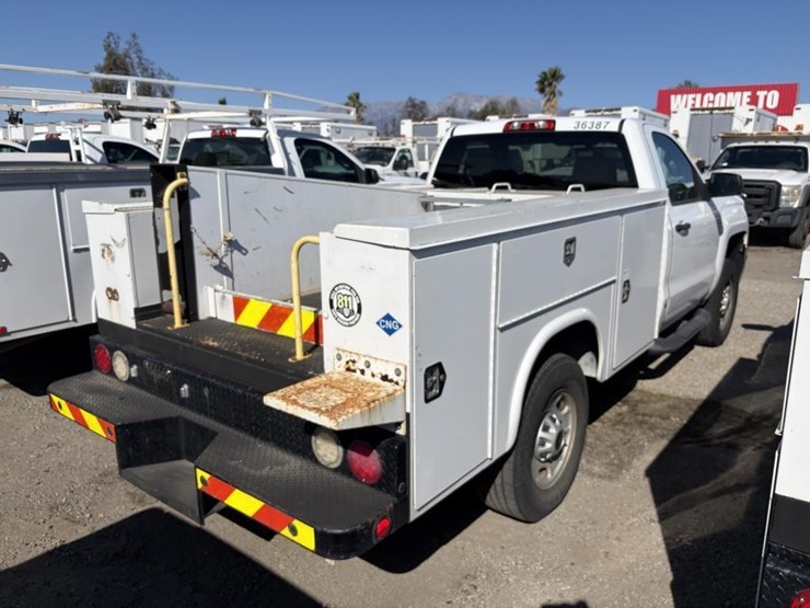 2016-chevrolet-2500-image-3