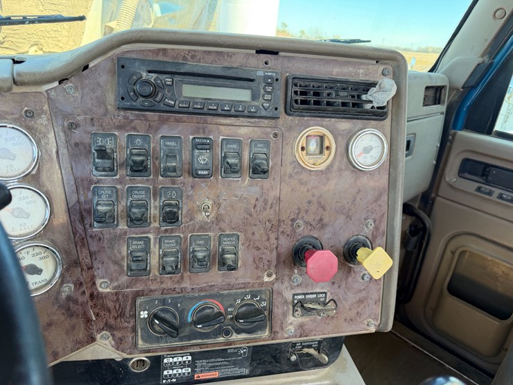 #42452-•-2007-international-l9427-daycab-truck-tractor-vin:-2hscnapr37c468369-image-68