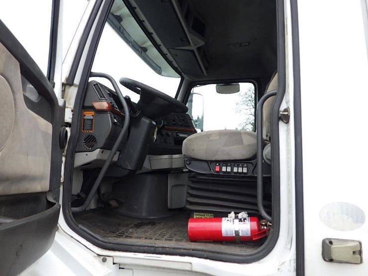 2011-volvo-vnl-t/a-truck-tractor-image-29