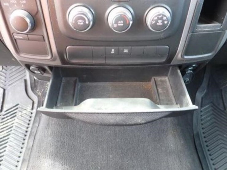 2018-dodge-1500-image-18