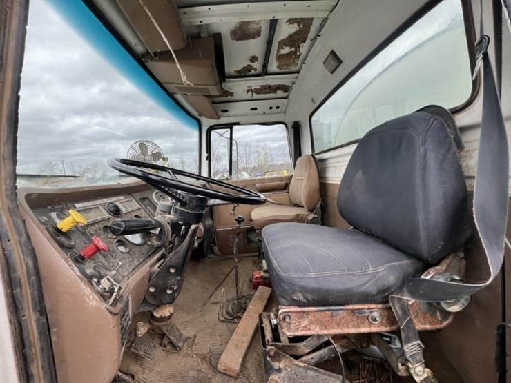 1993-ford-l8000-image-22