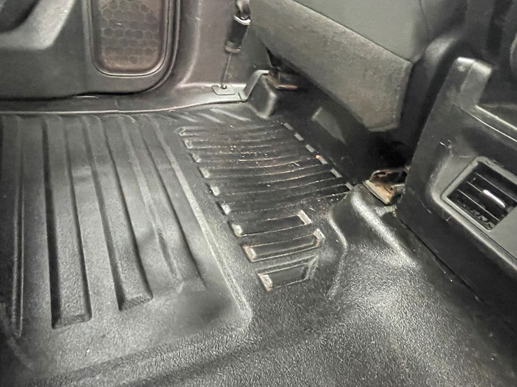 2020-chevrolet-2500hd-image-50