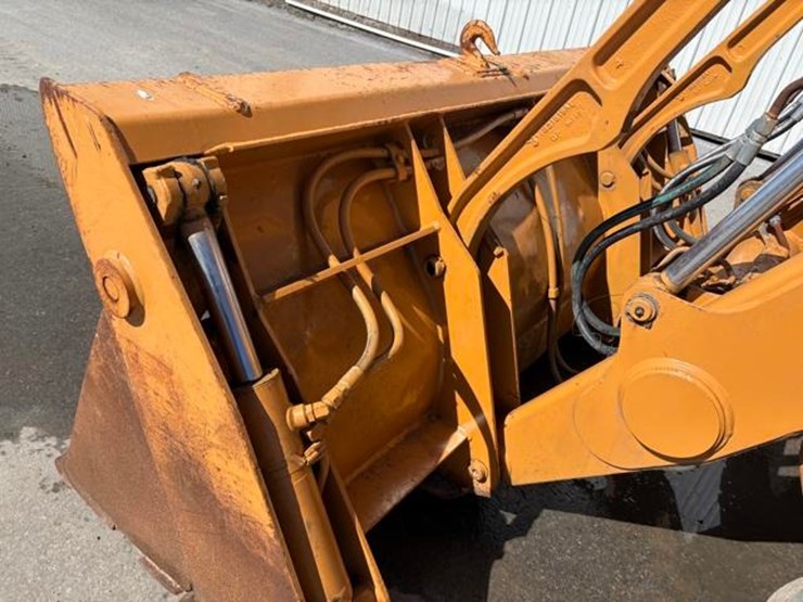 2002-case-590sl-image-24