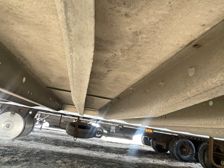 1999-utility-53'-image-27