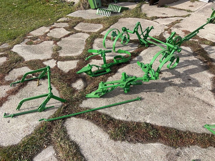 john-deere-one-row-mounted-cultivator-image-2