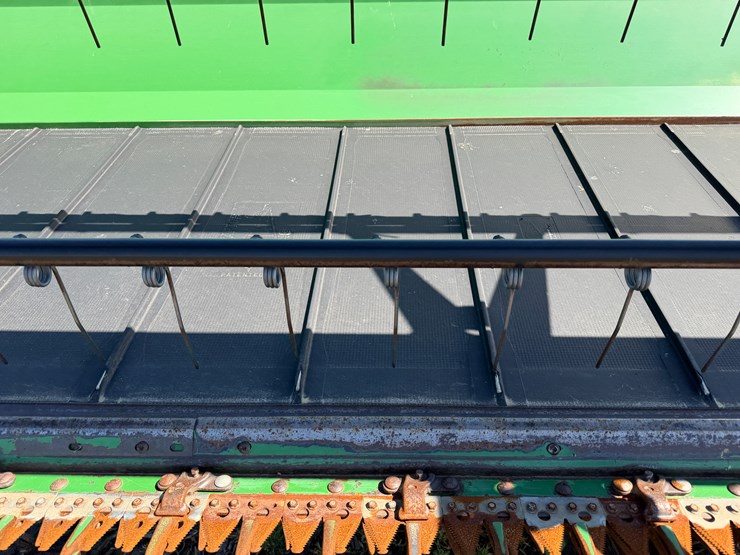 2013-john-deere-630d-image-39