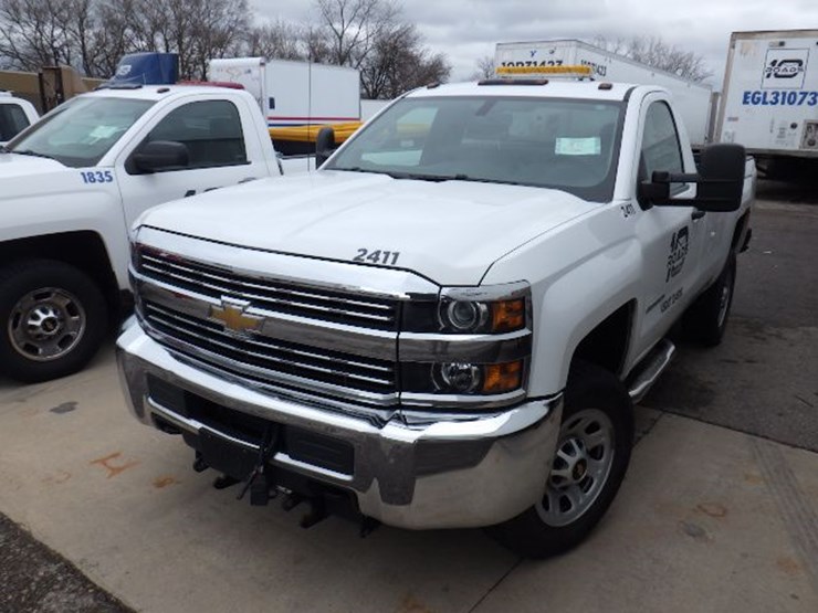 2015-chevrolet-silverado-3500-image-1