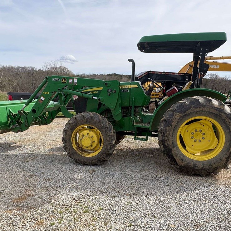 JOHN DEERE 5055E