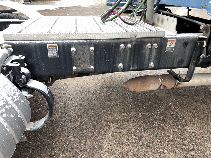 2019-peterbilt-579-image-11